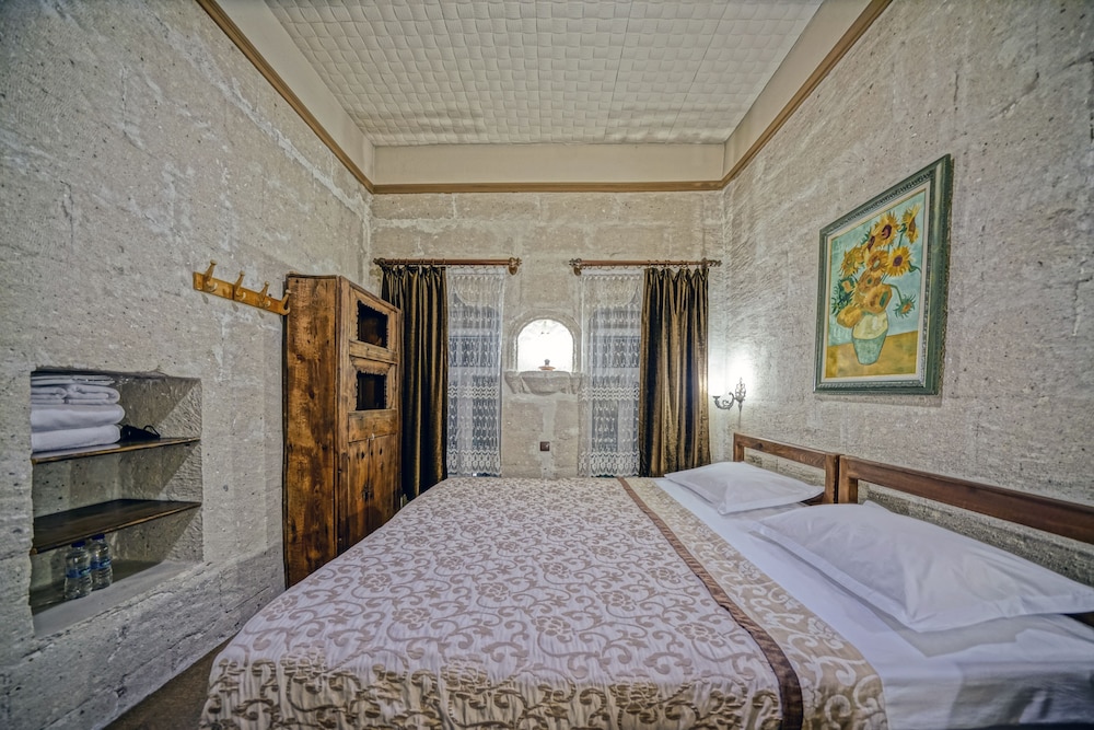 Elysee Cave House 14/100