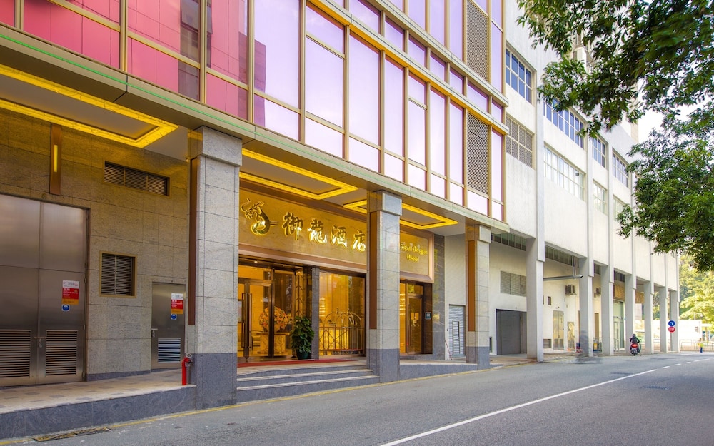 Royal Dragon Hotel 23/30