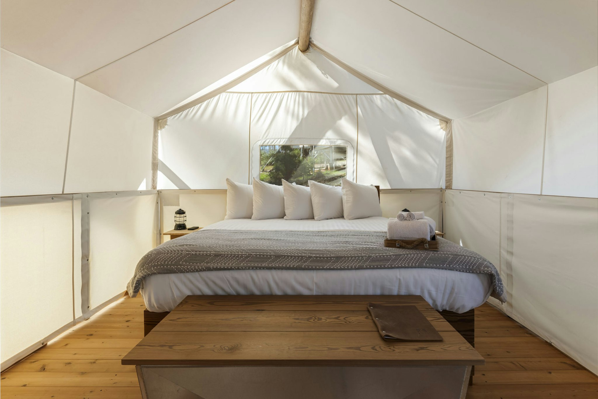 Under Canvas Yosemite 6/50