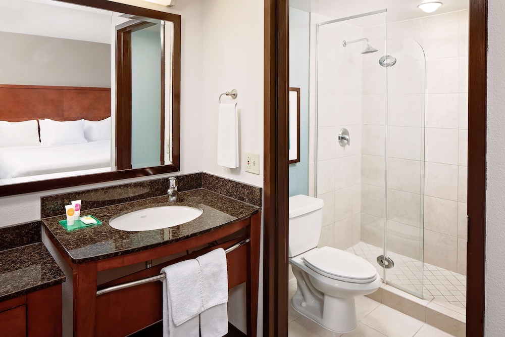 Hyatt Place Ontario/Rancho Cucamonga 11/33
