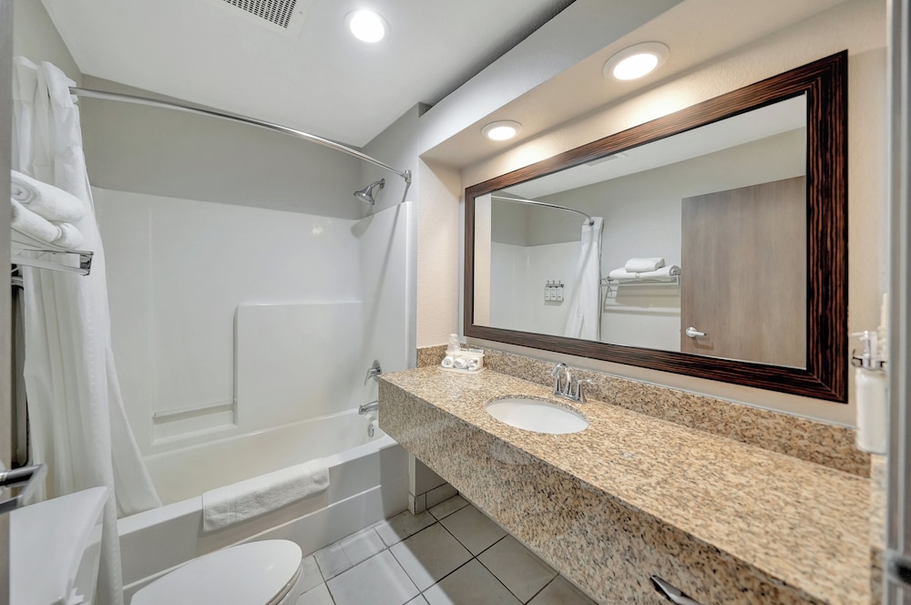 Holiday Inn Express Hotel Suites Beatrice 76/76