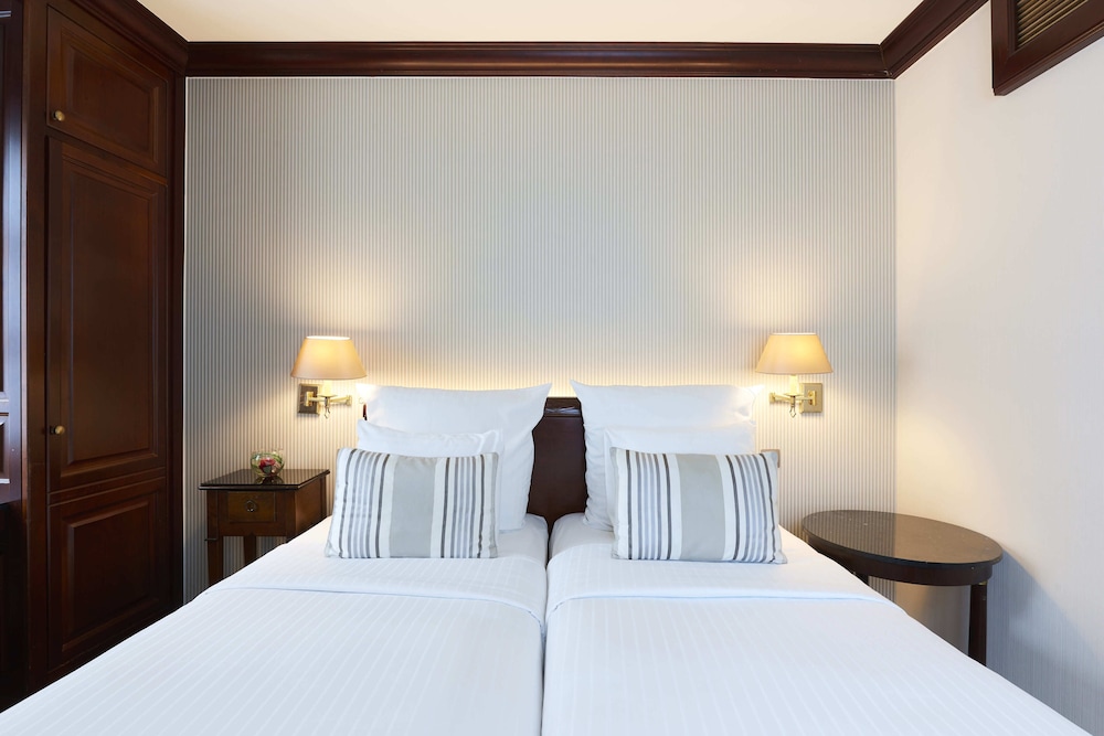 Classic, Twin Beds