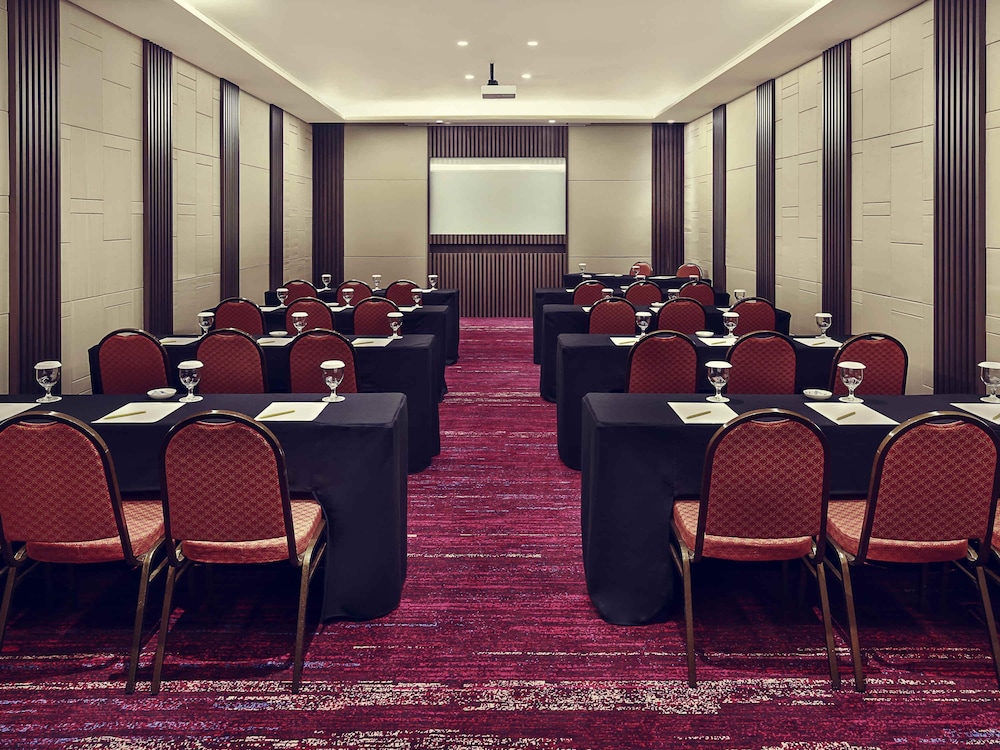 Mercure Karawang 56/66