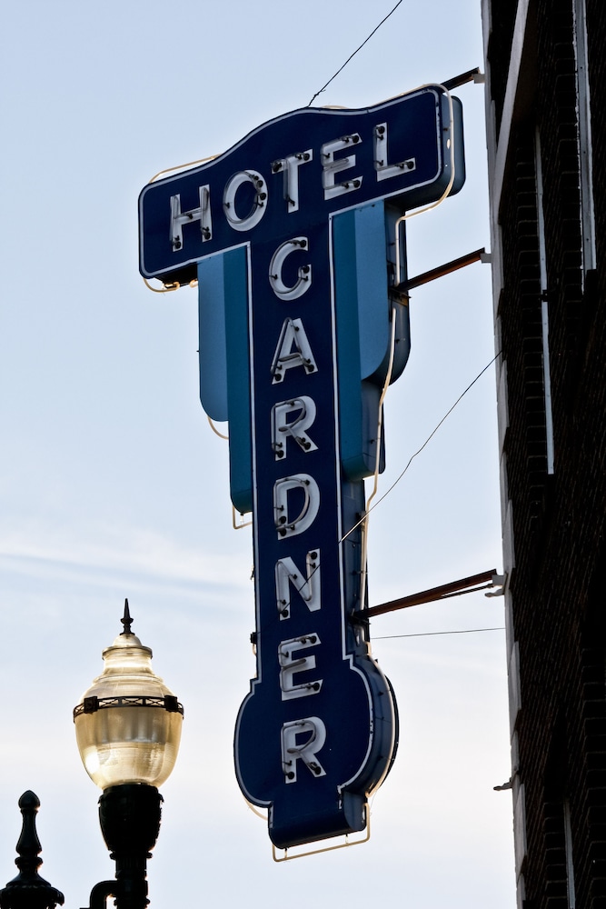 Gardner Hotel & Hostel 45/49