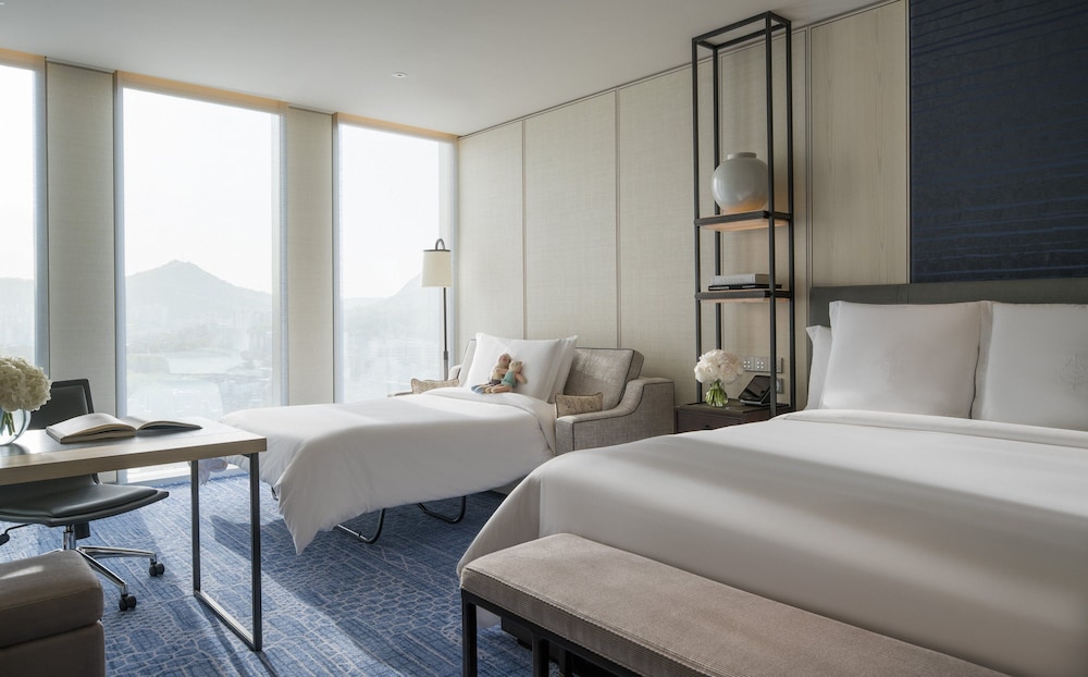 GRAND, FAMILY, 2 DOUBLE BEDS