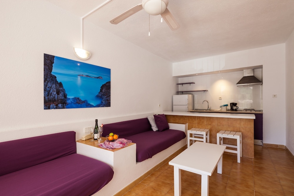 Aparthotel Puerto Cala Vadella 29/32