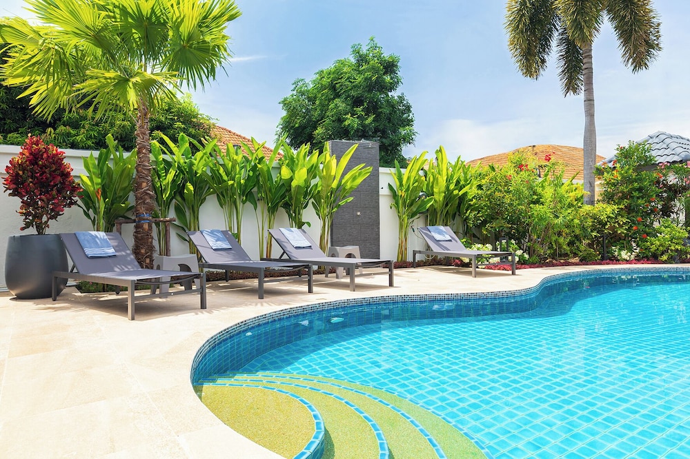 Pattaya Hill 2 41/50