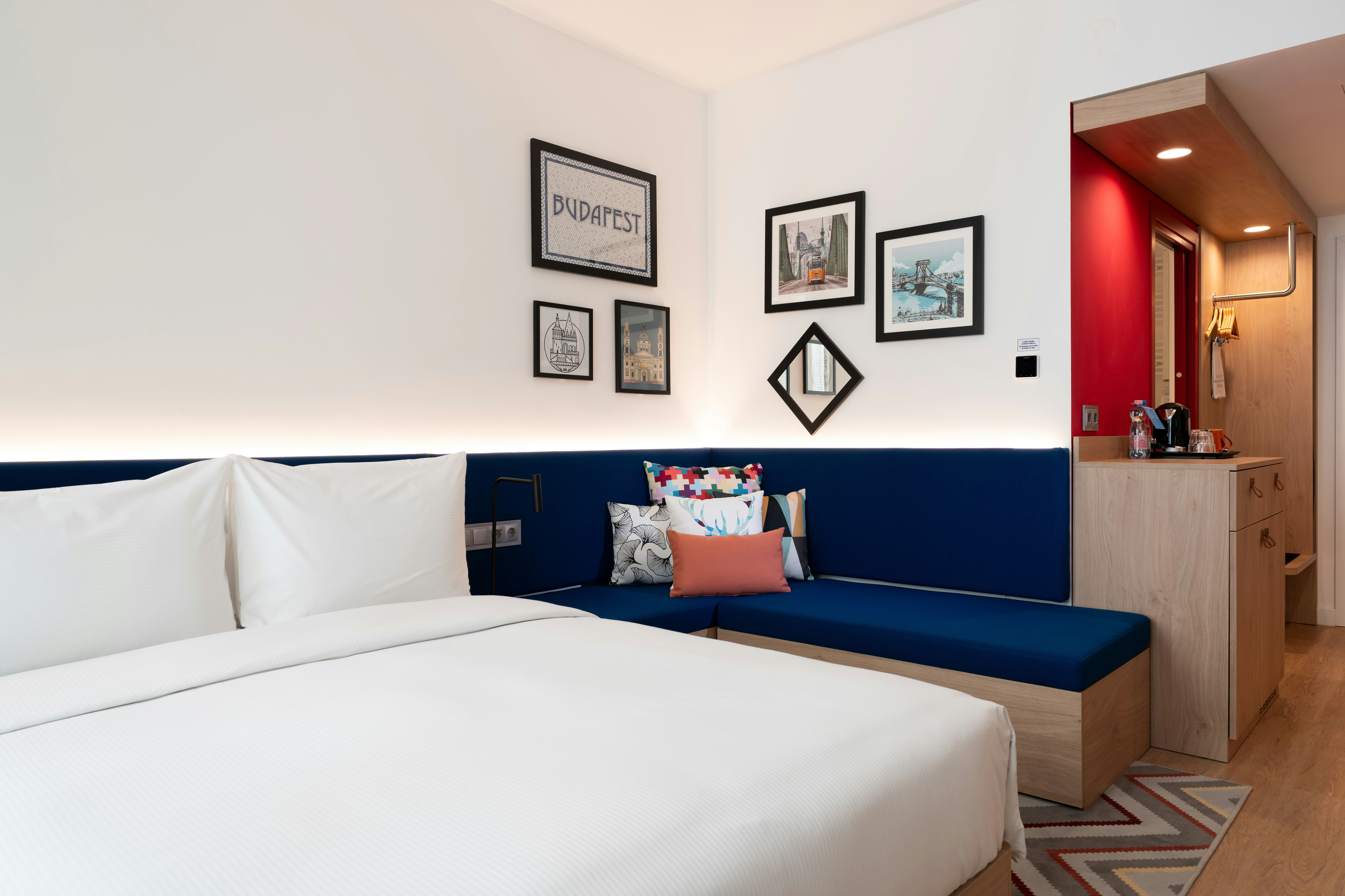 ROOM, QUEEN BED, SOFA