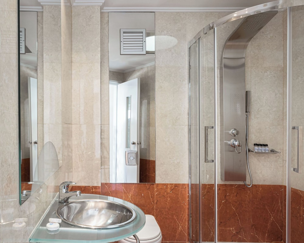 Kreoli Hotel 23/24