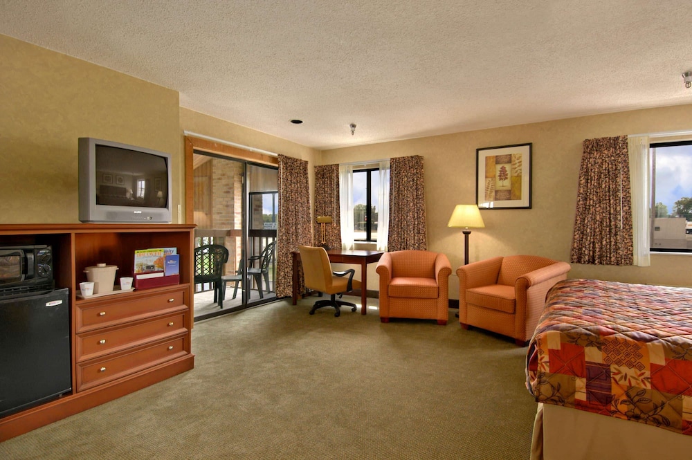 Baymont By Wyndham Tuscola 33/42