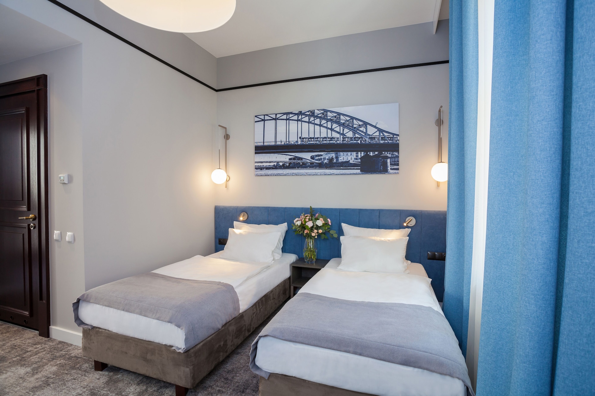 Premium, Queen Bed