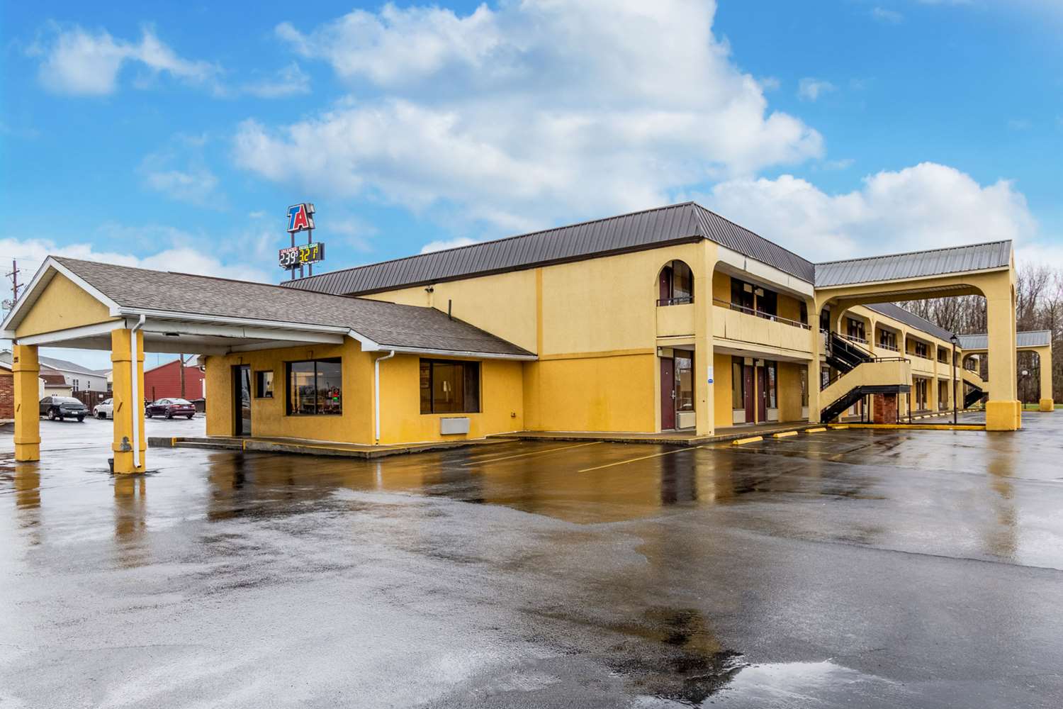 Econo Lodge Seymour, IN 3/37