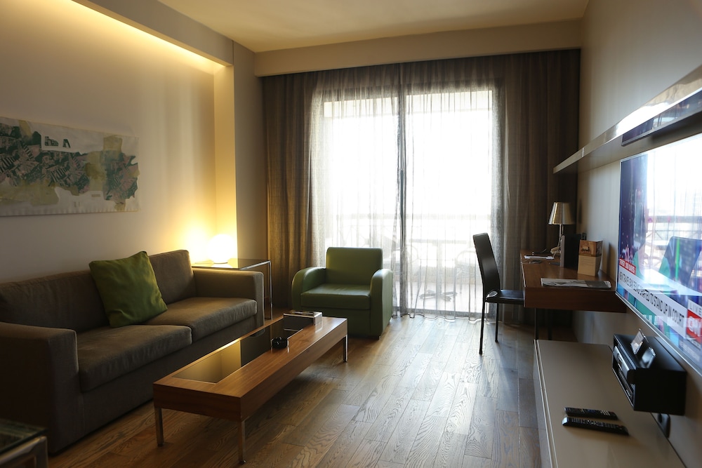 PARKTOWER SUITES 30/50