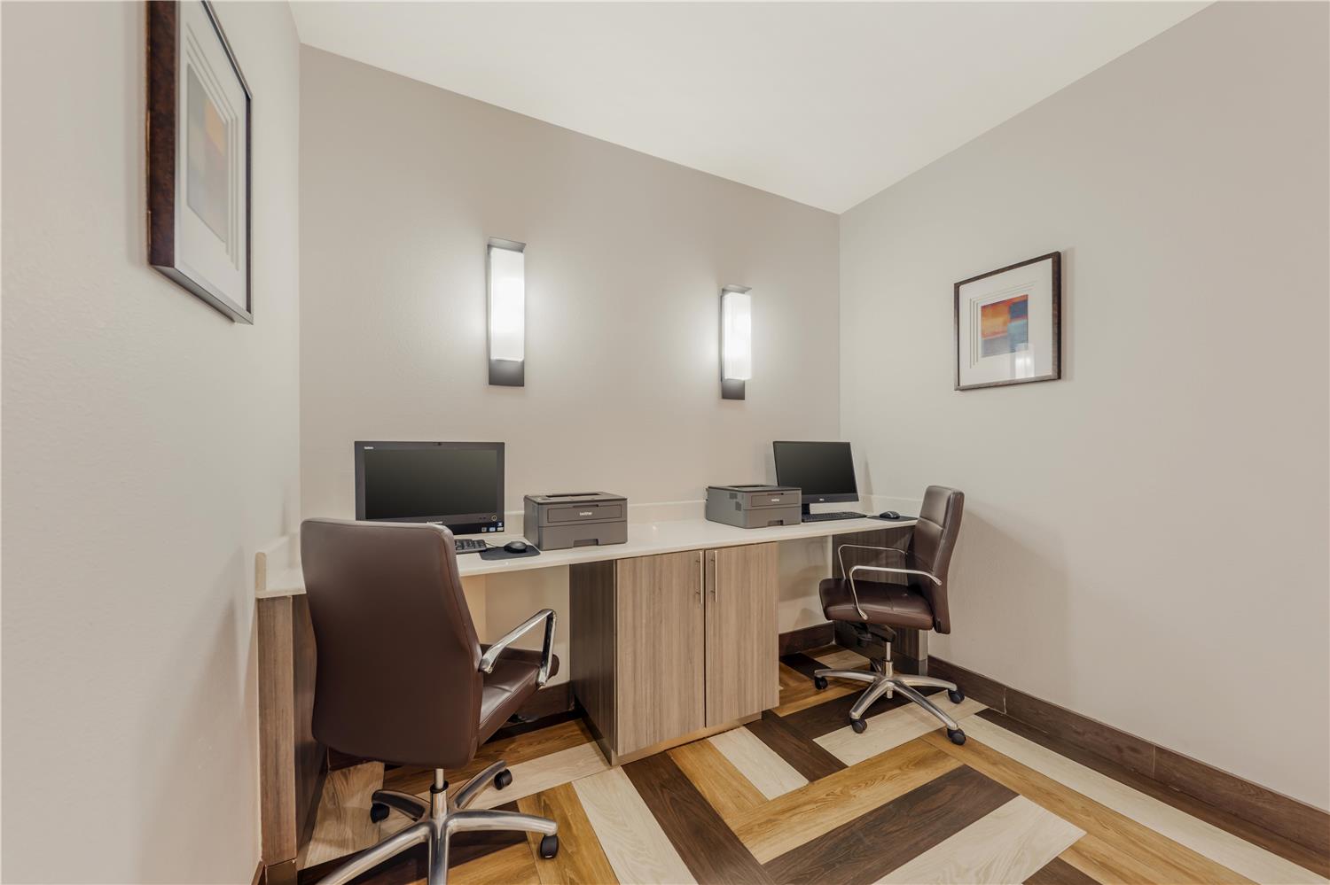 Best Western Green Oak Inn & Suites 26/30