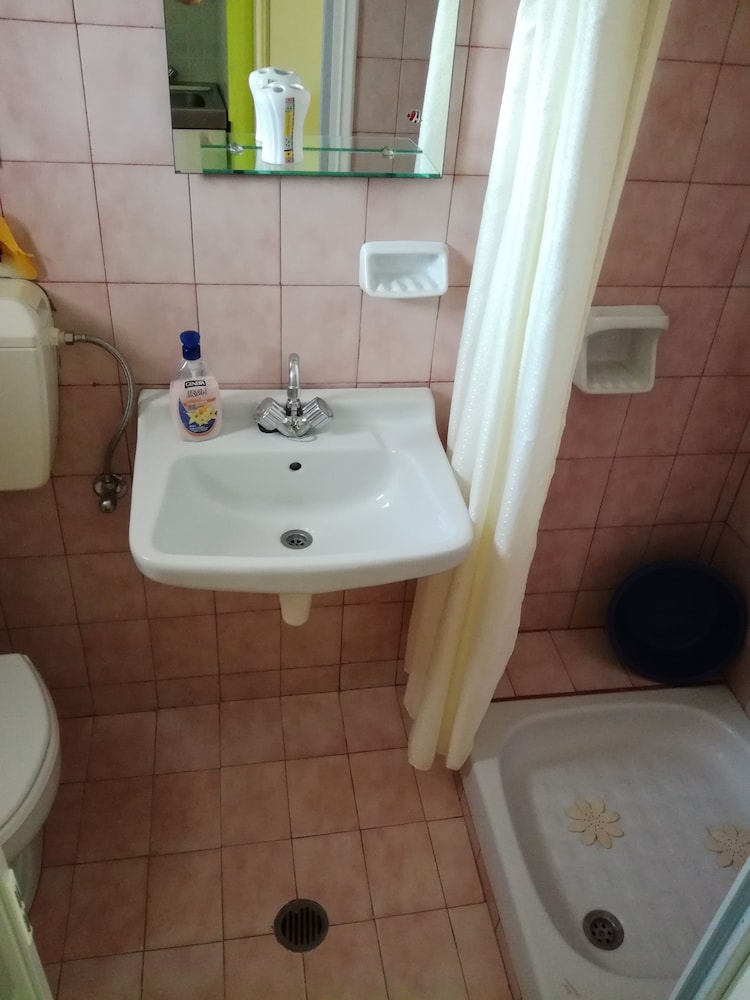 Sausan Hotel 49/50
