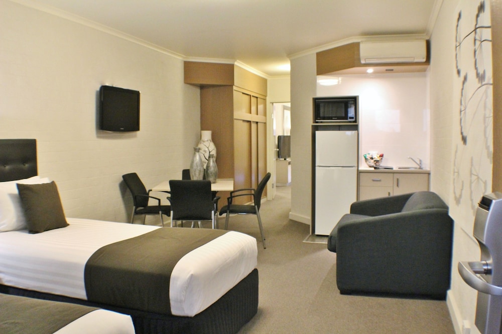 Pavilion Hotel Wagga Wagga 27/34