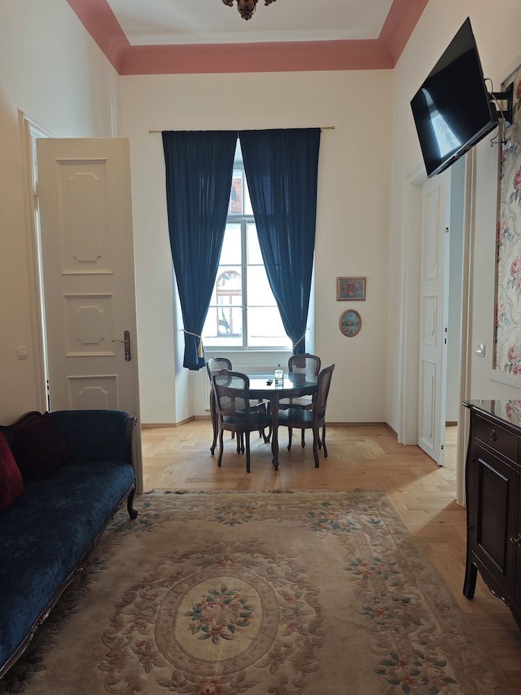 Barbo Palace 34/48