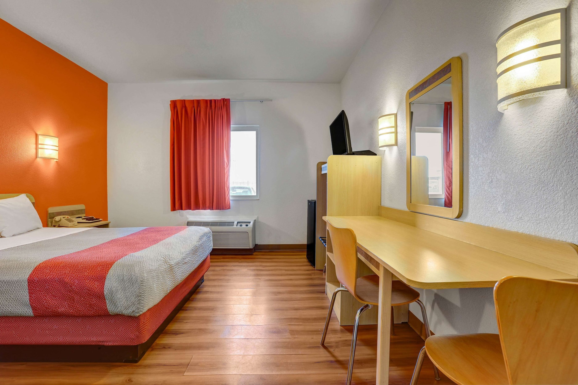 Standard, Queen Bed, Accessible