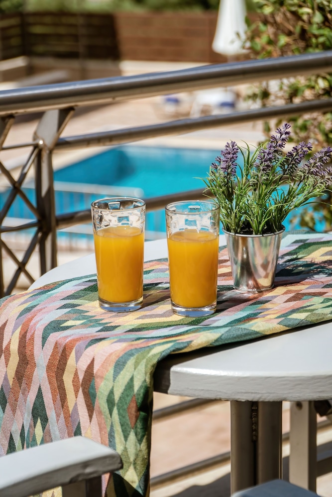 Sun Rise Suites Hotel 31/33