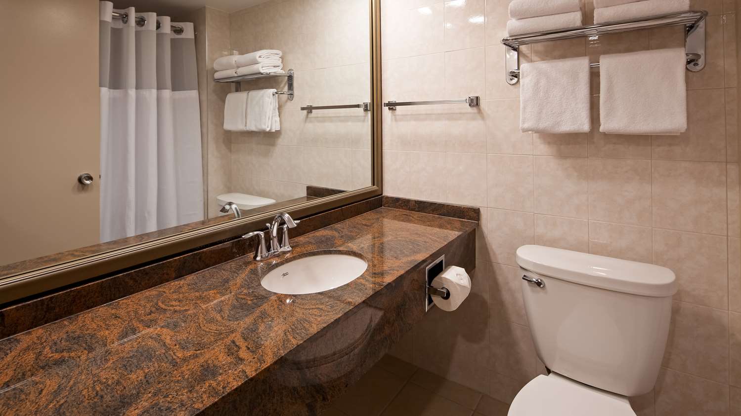 غرفة بسرير كوين، Best Western Plus Ottawa City Centre 7/7