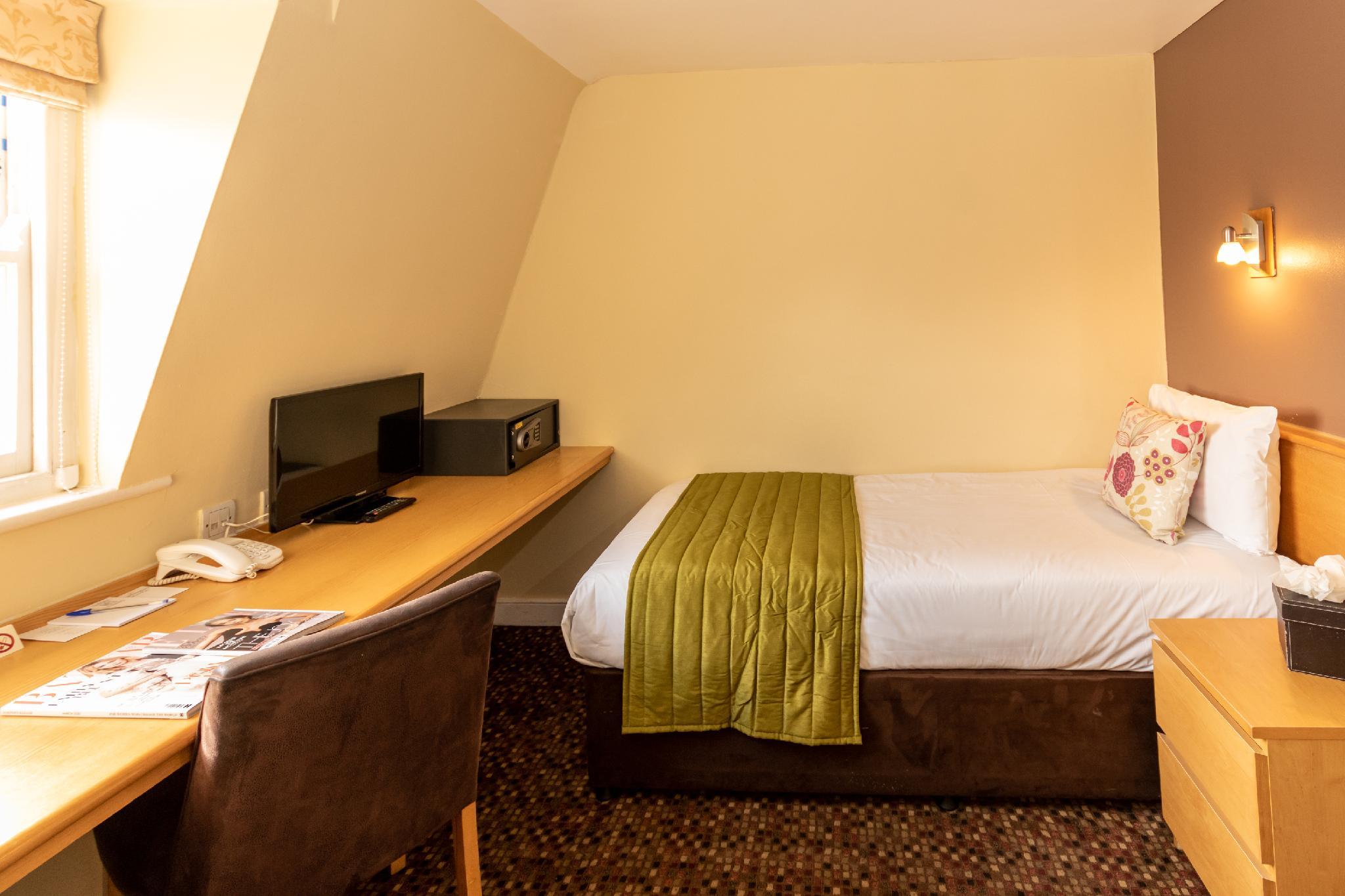 ROOM, SINGLE