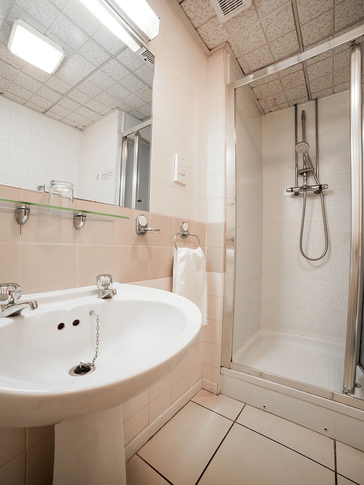 Cardiff Sandringham Hotel 24/53