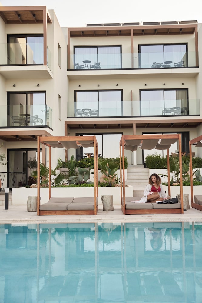 Irida Hotel 5/48