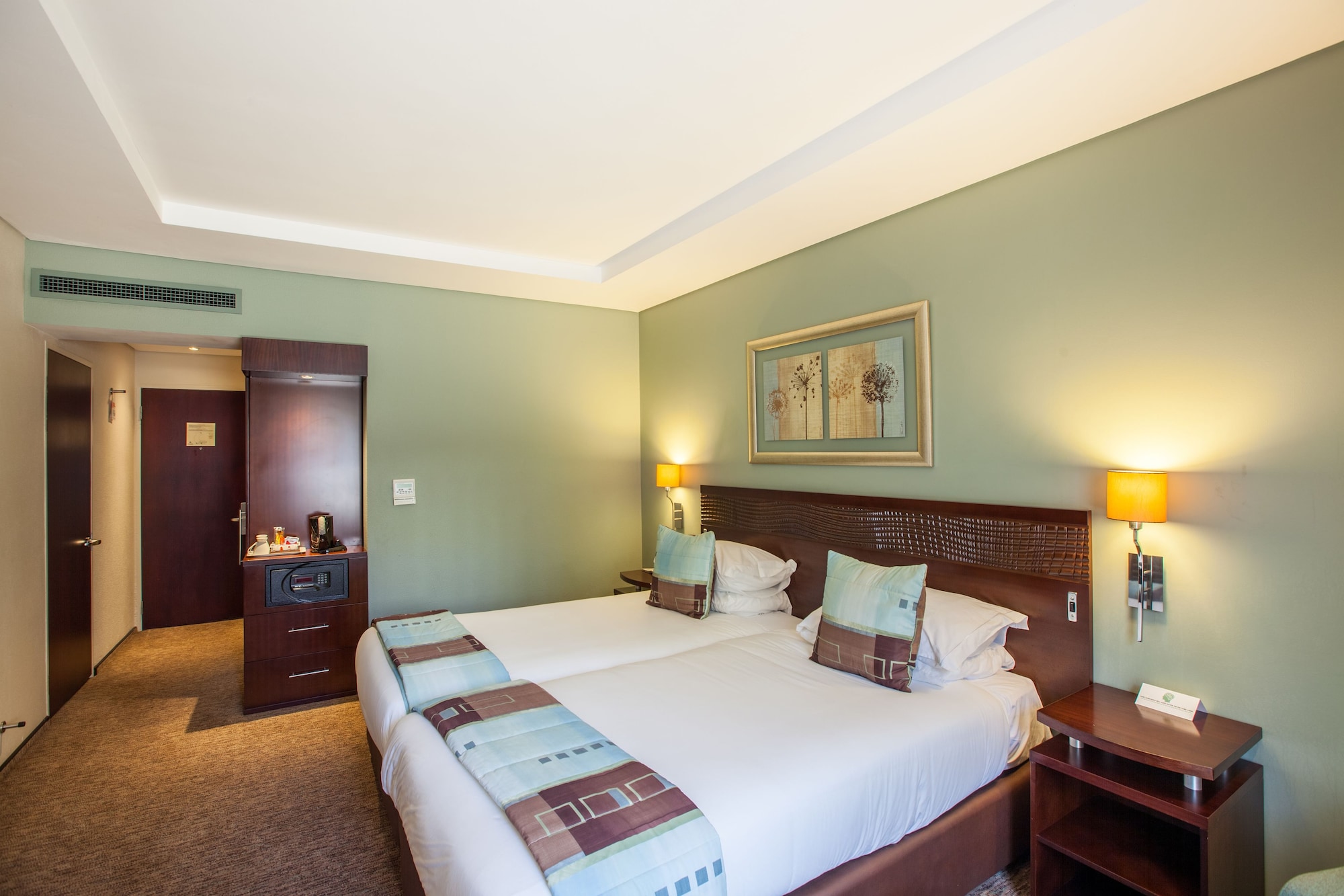 ROOM, TWIN BEDS