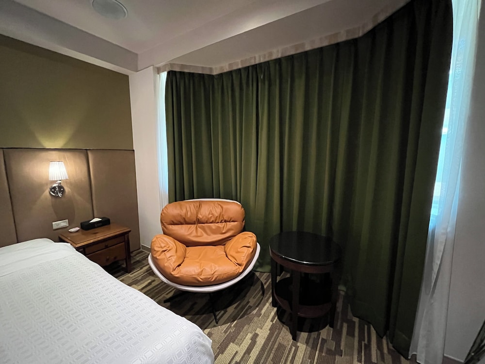 Grace Hotel 34/50