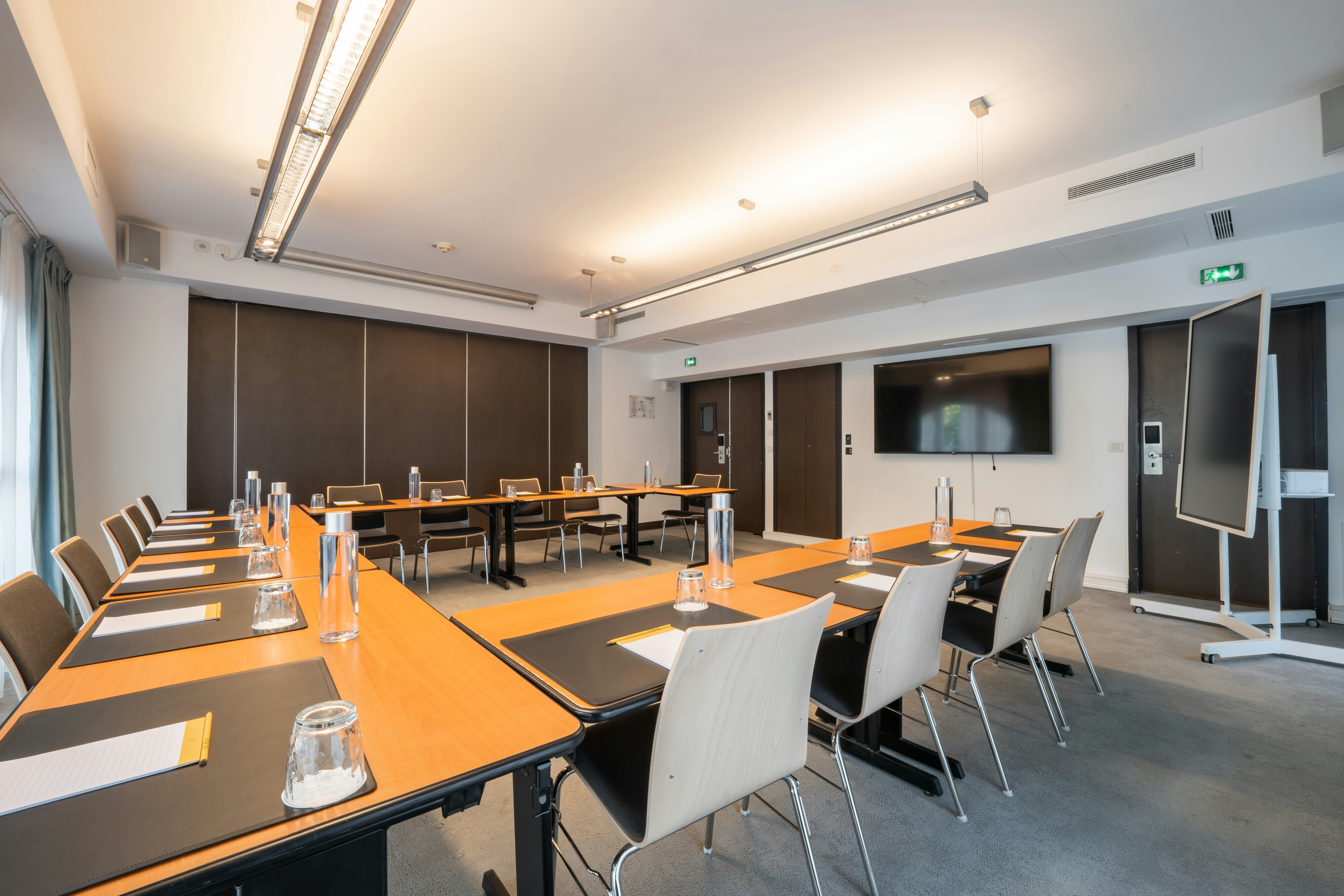 Voco Paris Montparnasse Ex Holiday Inn Paris Gare Montparnasse 54/64