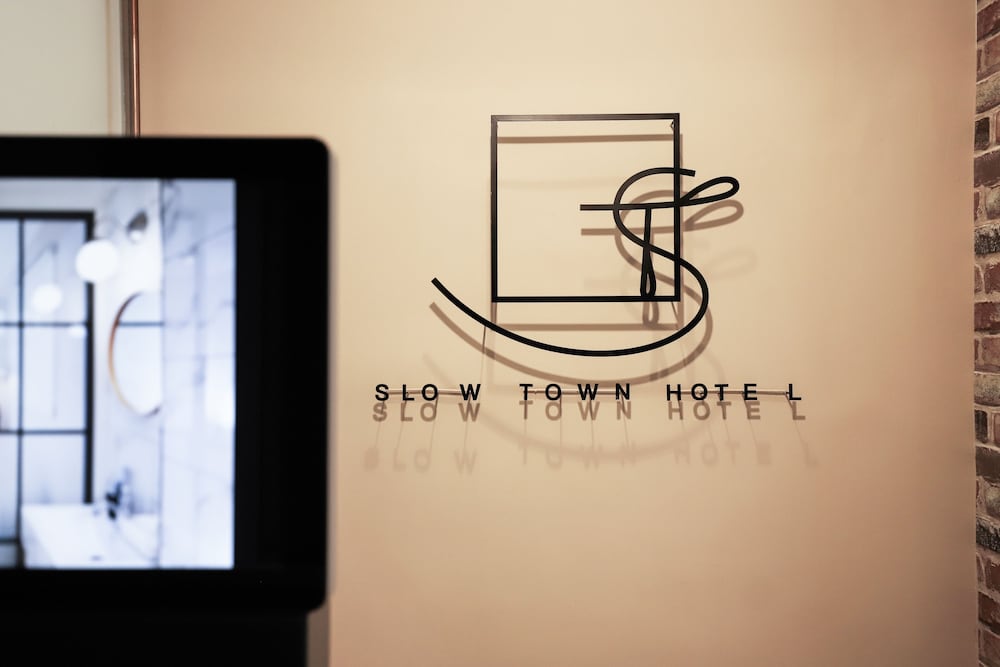 Slow Town Hotel - Reel 42/57