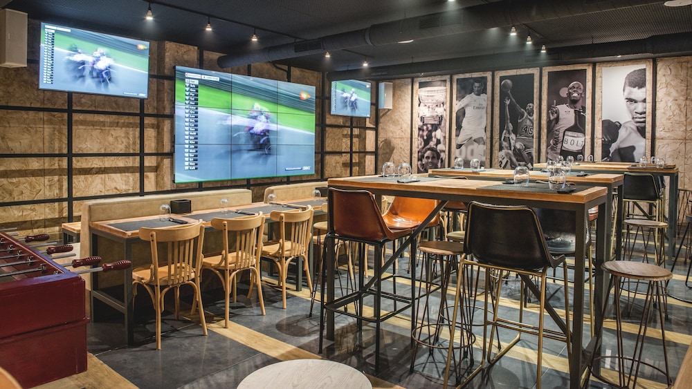 restaurant cafeteria