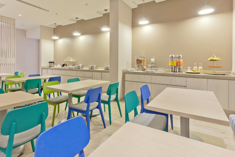 HOLIDAY INN EXPRESS YOPAL 27/33