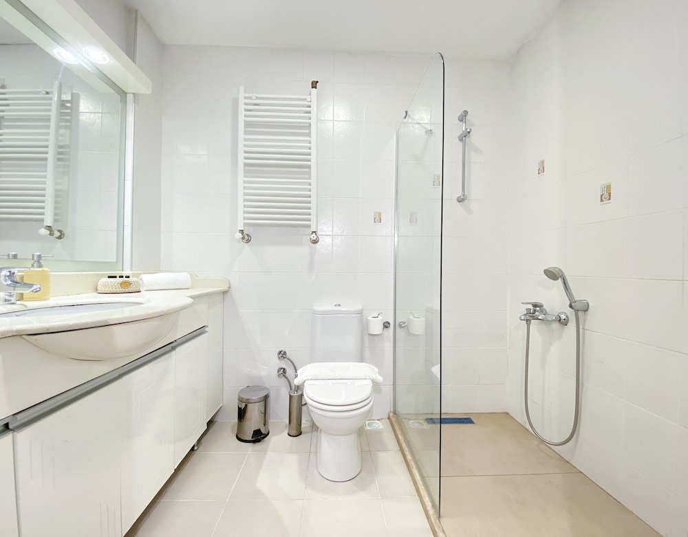 Adiamond Hotel 43/44