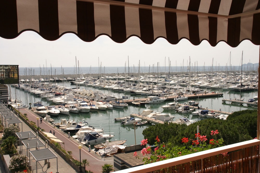 Hotel Ancora Riviera 16/18
