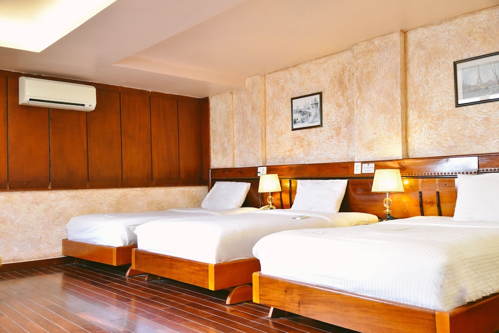 Duc Vuong Hotel 49/86