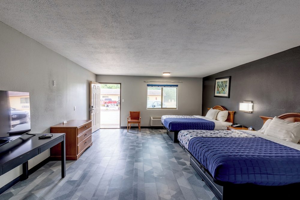 Freer Executive Inn and Studios by OYO 8/44