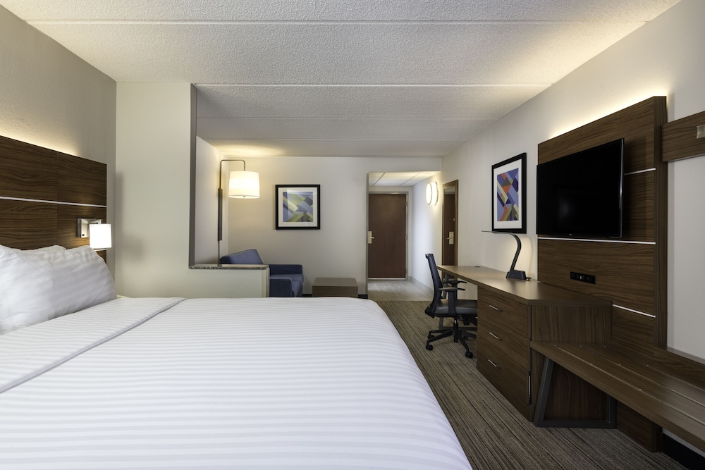 Holiday Inn Express And Suites Charlotte Airport Belmont An Ihg Hotel 12/41