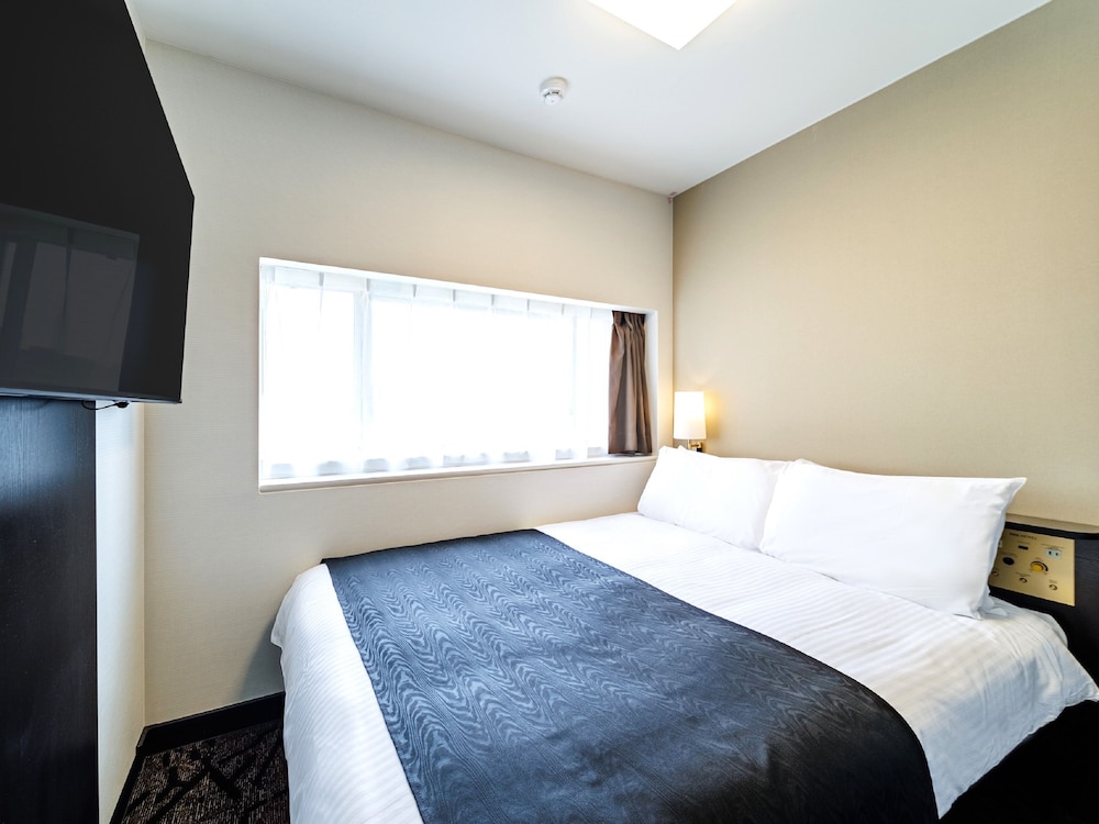 ROOM, QUEEN BED
