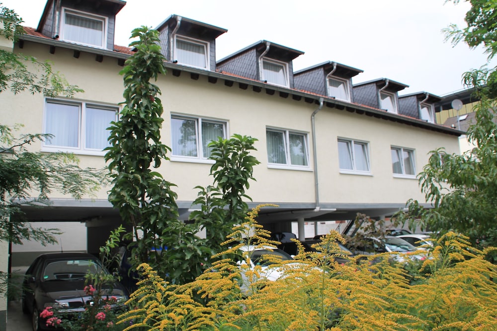 HOTEL RIESENJunior by Trip Inn 3/33