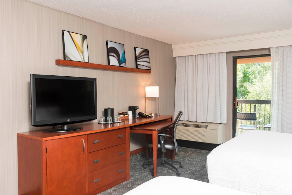 Courtyard By Marriott Traverse City 42/47