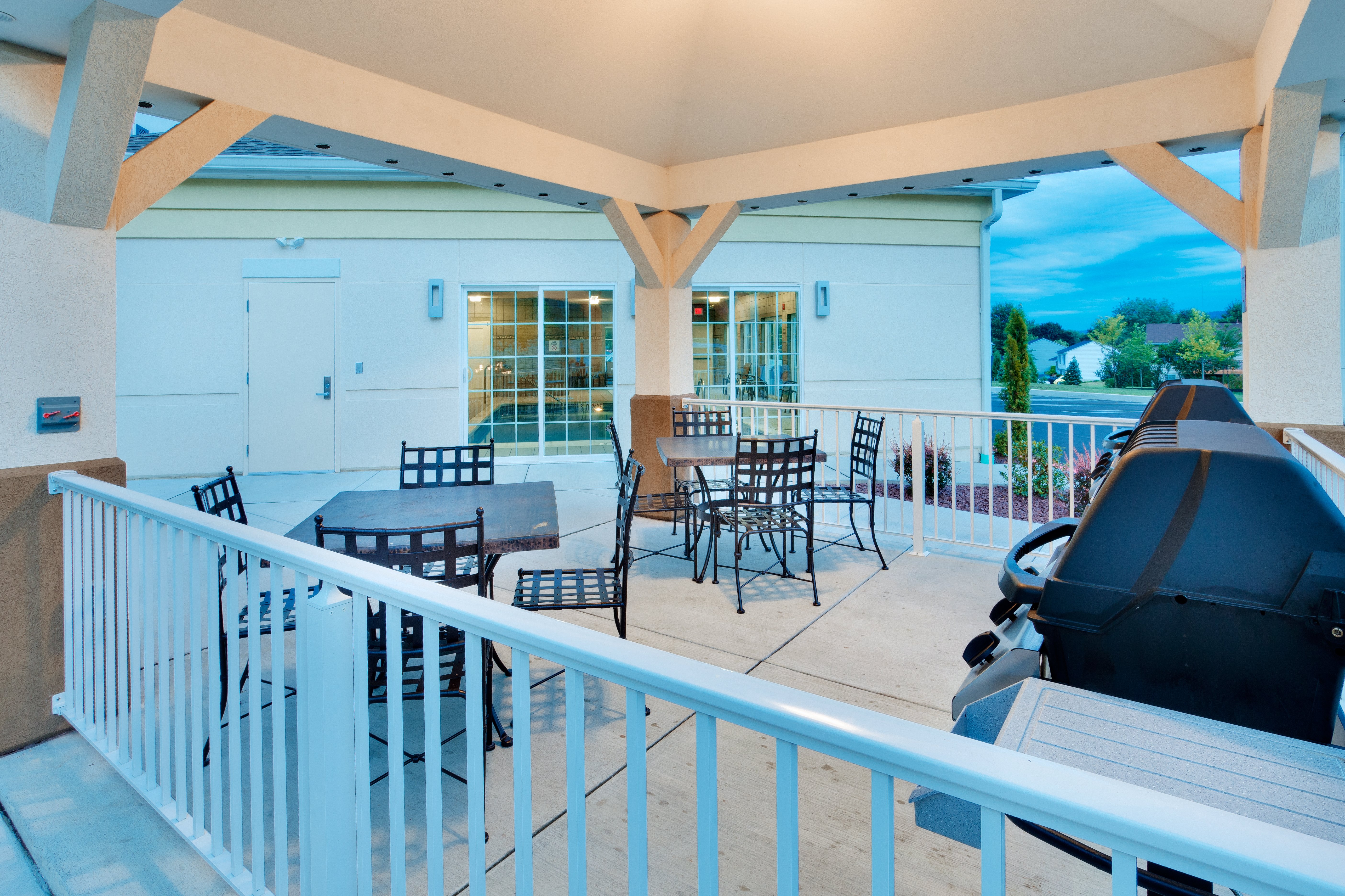 CANDLEWOOD SUITES HARRISBURG 8/76