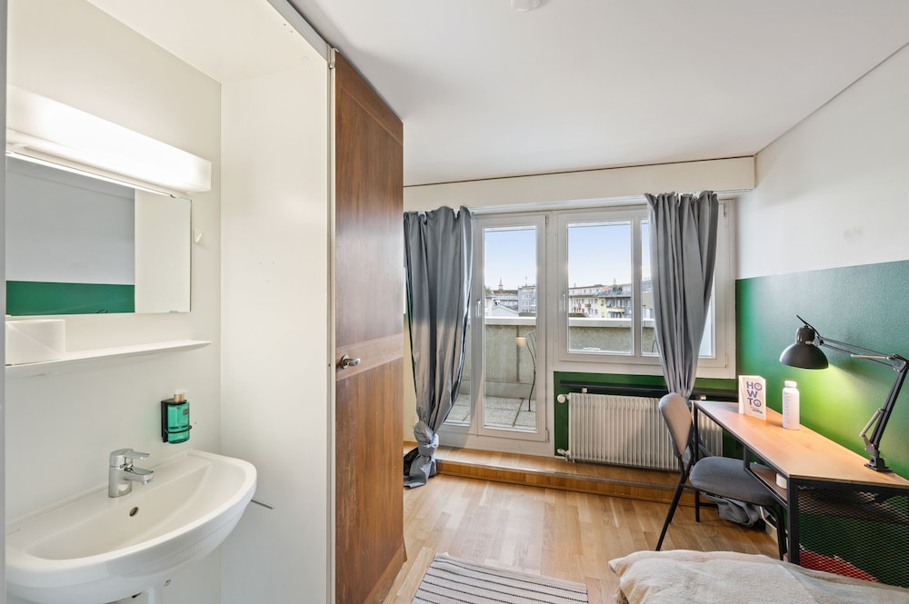 Becozy Self Check-in & Pop-up Hotel 48/52