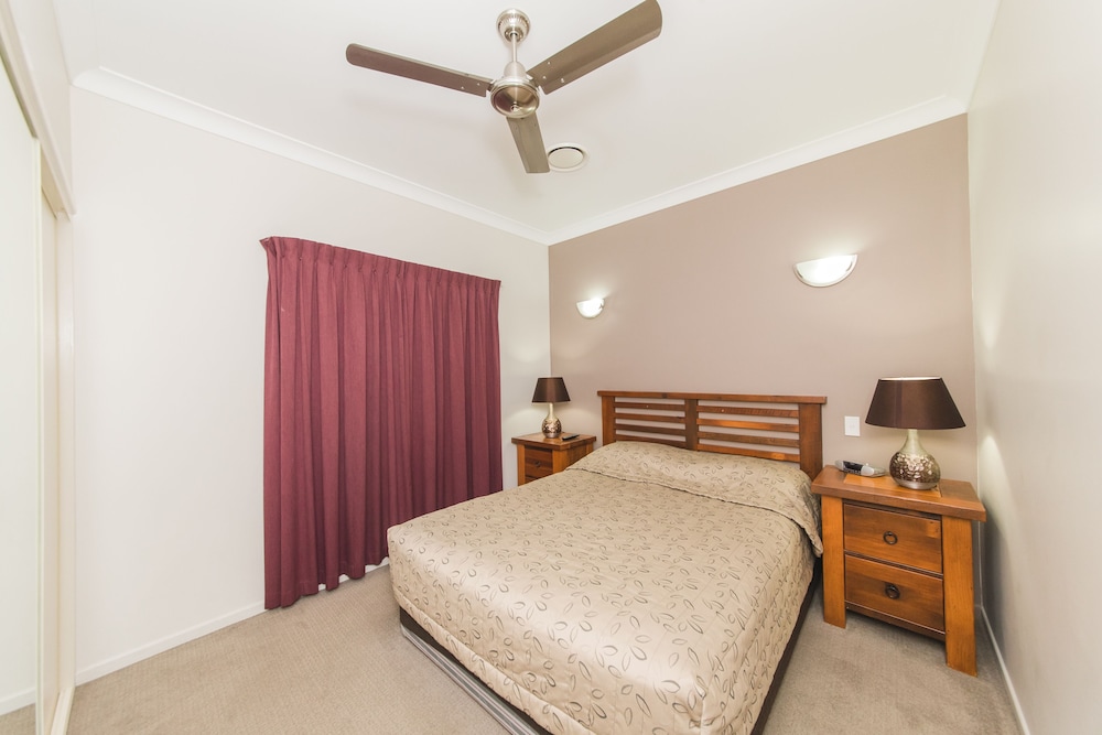 3 BEDROOMS, DELUXE, APARTMENT, KITCHEN