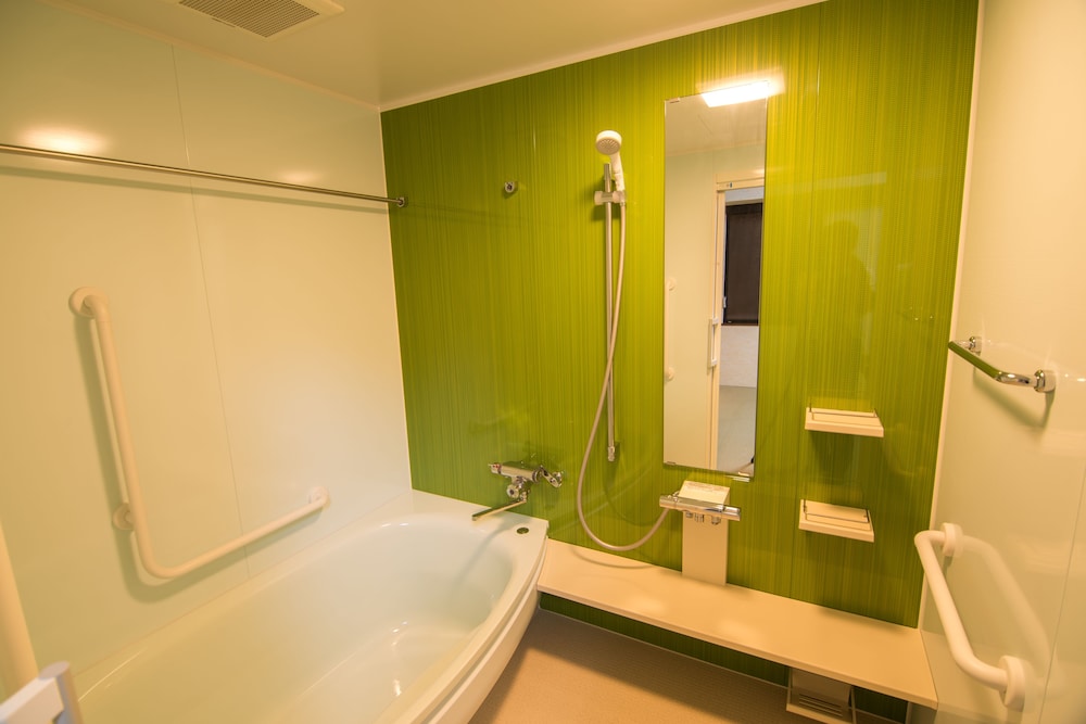 Queen's Hotel Chitose 57/58