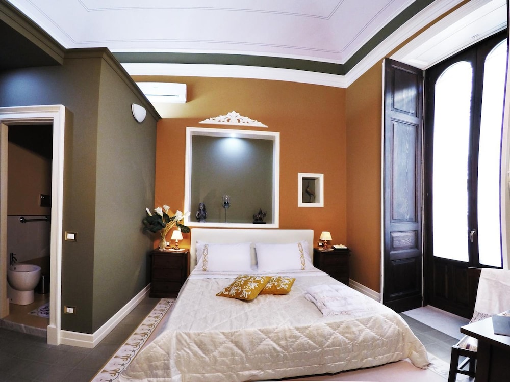 Art Fashion House Luxury Rooms 7/35