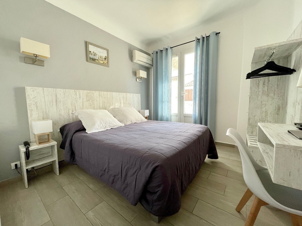 Hotel Les Palmiers En Camargue 13/50