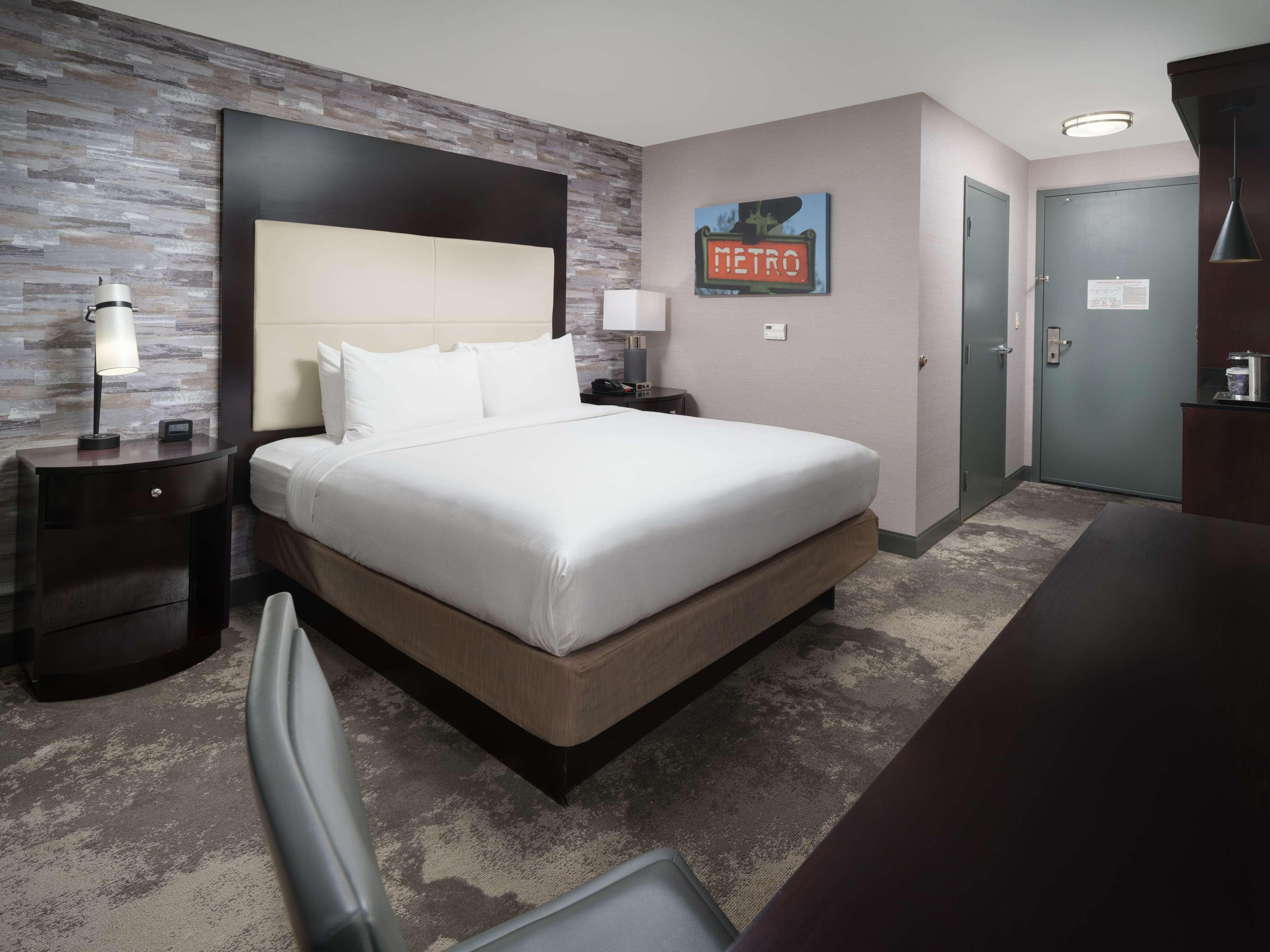 1 BEDROOM, SUITE, KING BED, ACCESSIBLE