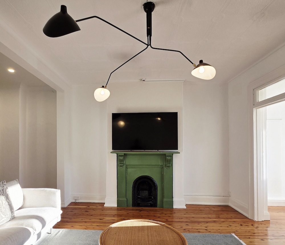 Crown Hotel Surry Hills 50/58