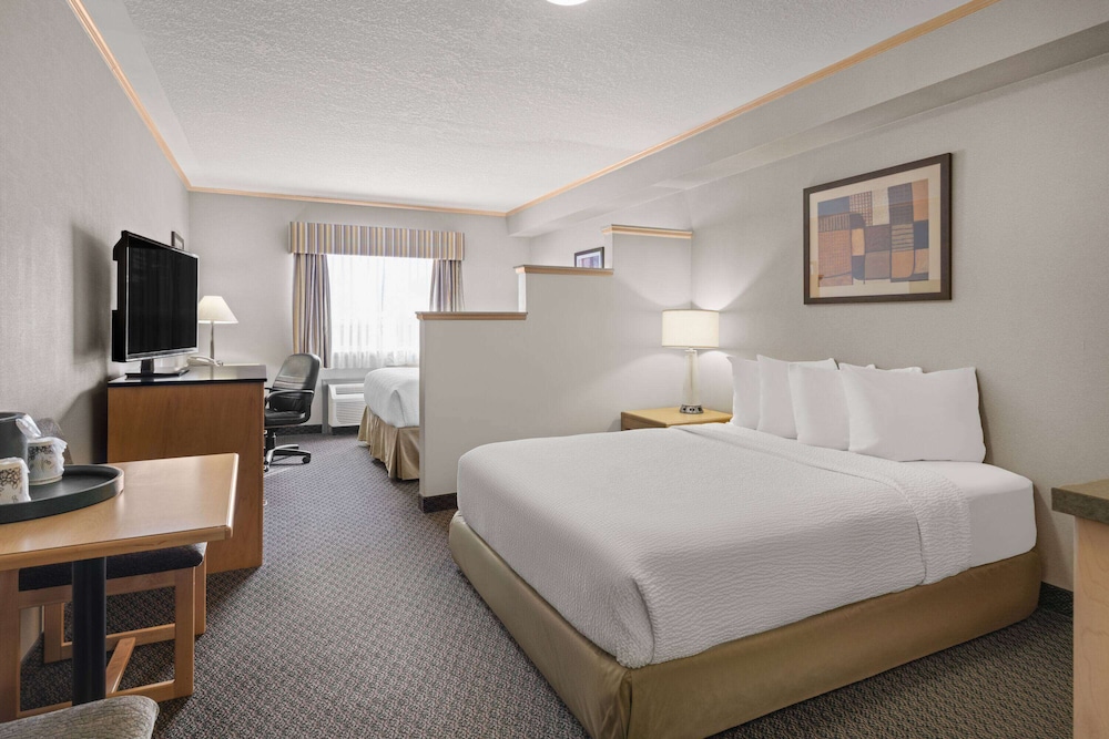 Efficiency, Suite, 2 Queen Beds